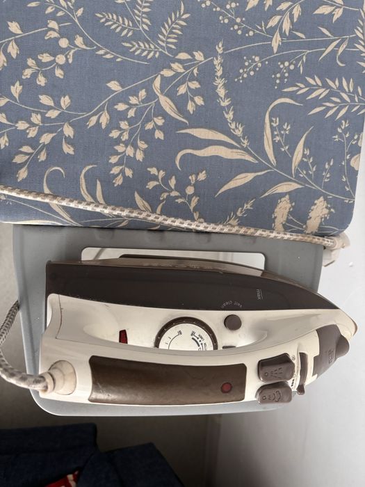 Продам утюг Vitek