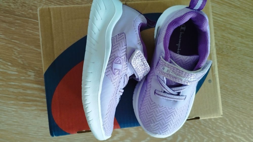 Маратонки и сандали Adidas