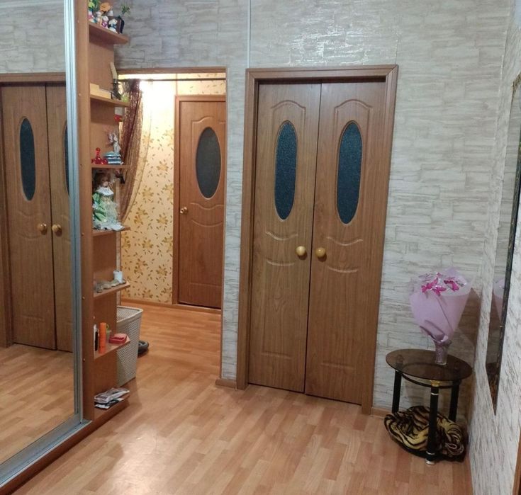 Продам 4 комн квартиру