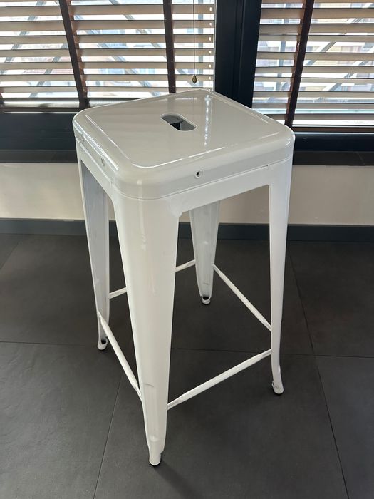 Бял метален бар стол с 2г гаранция и доставка до еконт