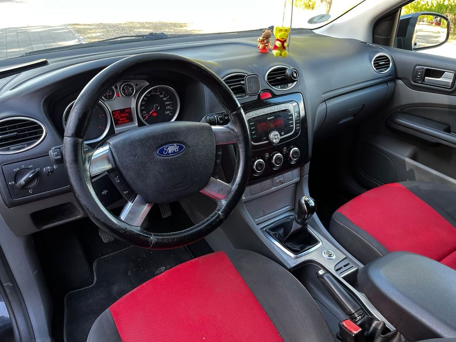 Vând ford focus  1.6 benzină