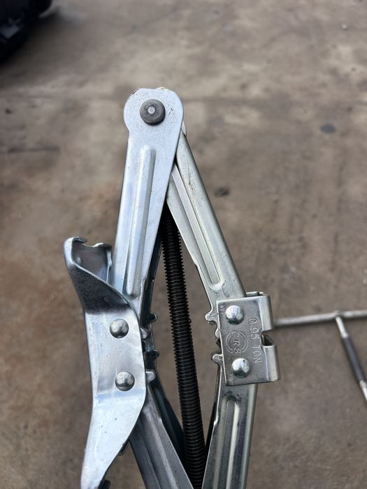 Крик с ключ Toyota Yaris 2020г