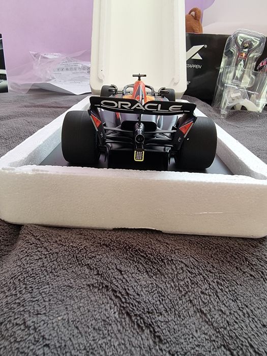 Red bull rb19 qatar 2023 Max Verstappen World Champion F1  minichamps