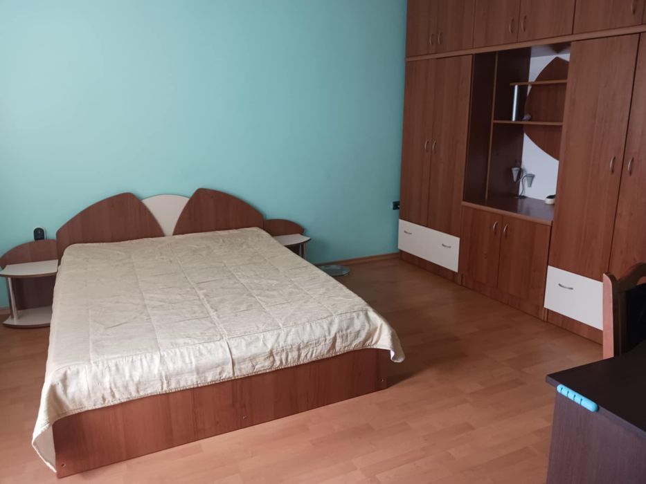 Дава се под наем Тристаен апартамент в Варна, Център - 80 кв.м за 450 € - Снимка #1