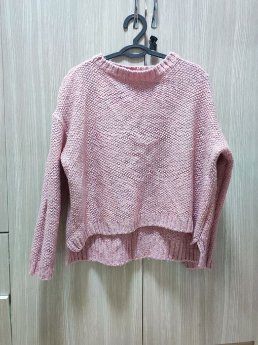 Продаются женские свитера