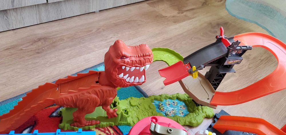 Градче с писти Hot wheels