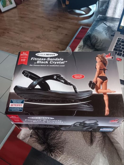 Дамски сандали НОВИ, черни