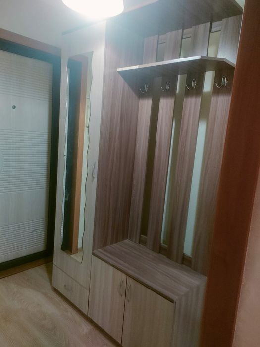 Прихожая и тумбочка
