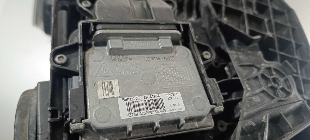 Faruri cu lupa si xenon Renault Laguna 2 facelift 2006