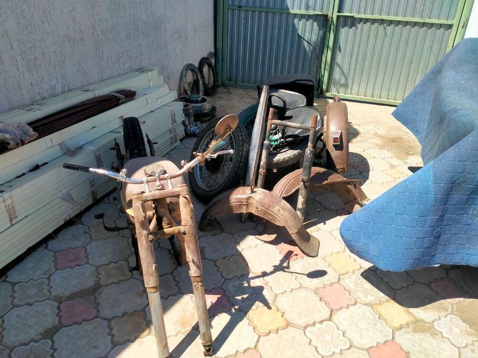 Продам запчасти на мотоцикл Урал