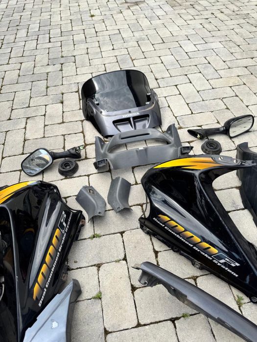 Carene, oglinzi, parbriz Honda CBR1000F