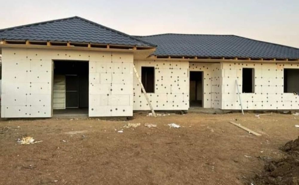 Vand case pe structura metalica si panouri sandwich