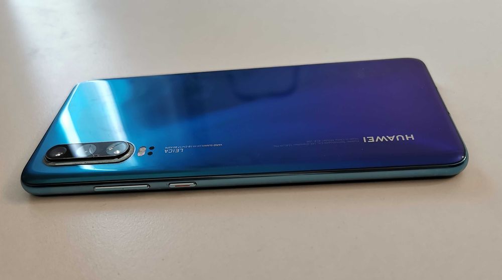 Huawei P30 отличен за смяна дисплей е
