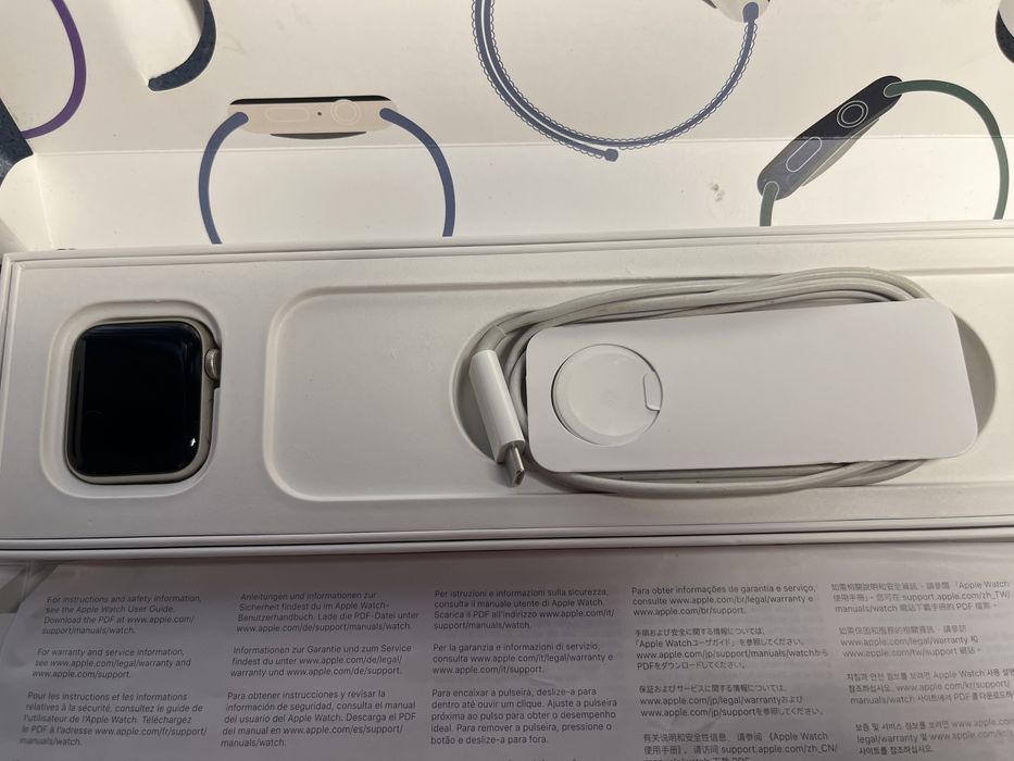 Продам часы Apple watch series SE gen 2