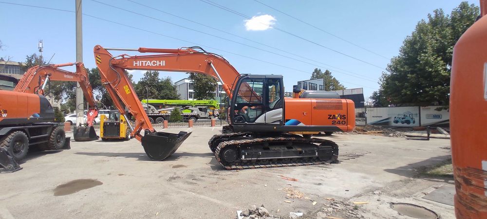 HITACHI ZX240-5A гусеничный экскаватор