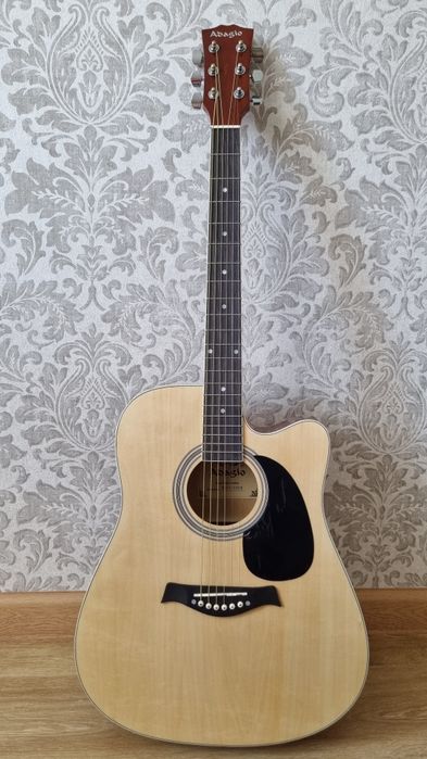 Продам гитару Adagio в отличном состоянии, Новая,  есть чехол. Так же