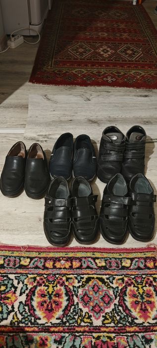 Продам школьную обувь