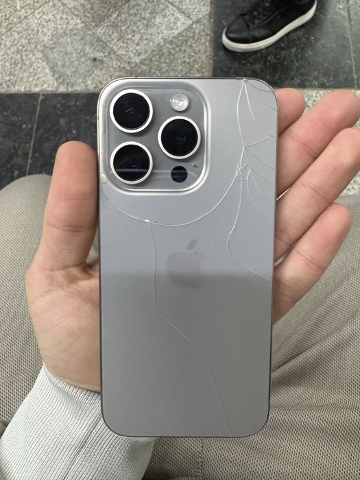 Iphone 15 pro (natural)