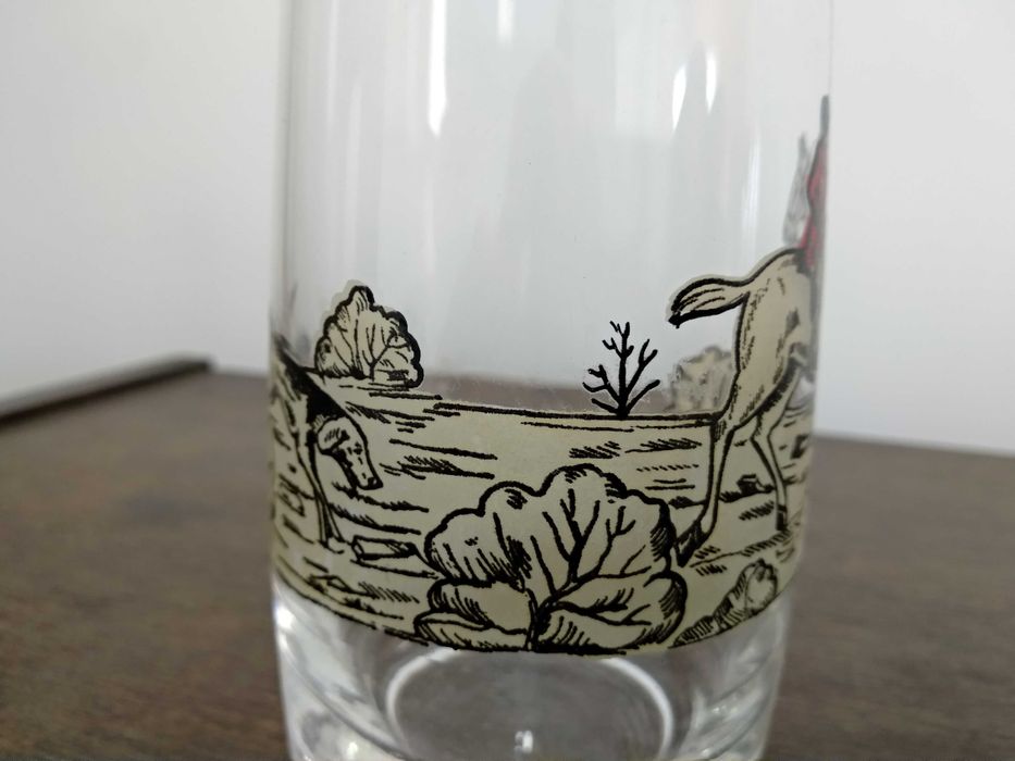 Стаканы, бокалы (5 штук).