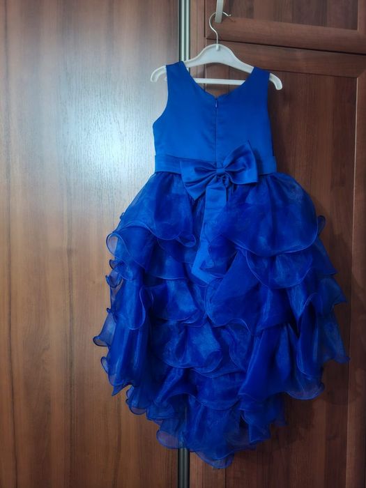 Продам платье на девочку 5-6 лет , синее 5-6 лет