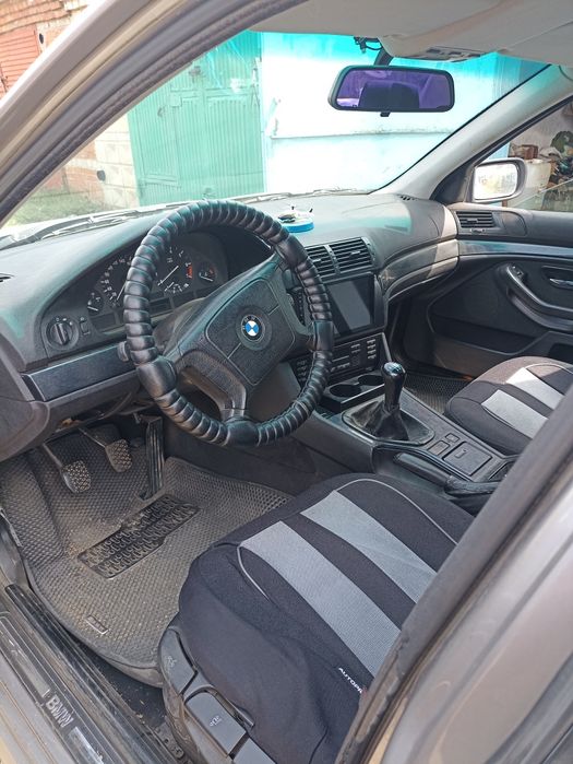 Автомобиль бмв520 е39