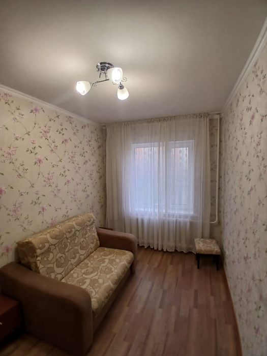 Диван б/у 1,5 в хорошем состоянии.