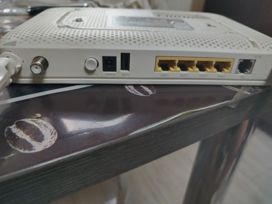 Router Huawei optixstar  HG8147X6