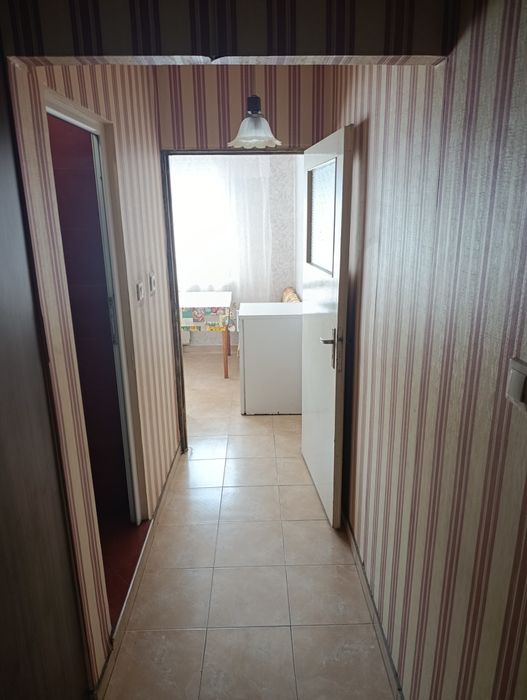 Дава се под наем Едностаен апартамент в Перник, Център - 46 кв.м за 306 € - Снимка #3