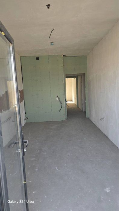 Урикзор резиденс мажмуасида , 2 хонали уй сотилади . Кадастри бор