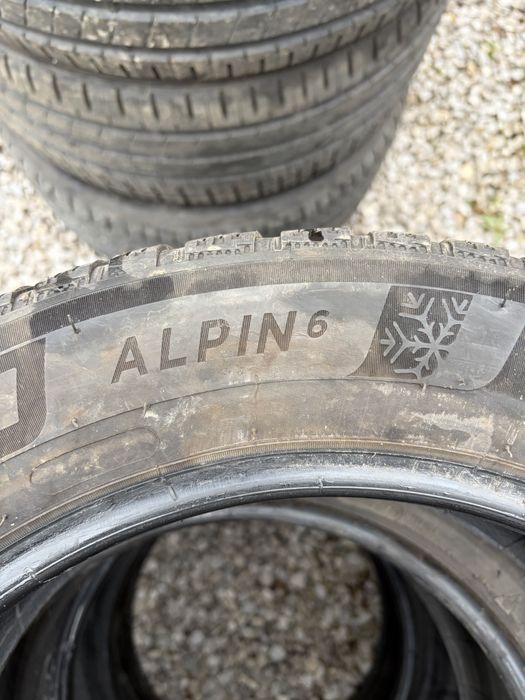 Зимни гуми Michelin 205/55 R16 – много добро състояние