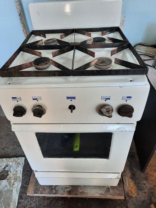 Gaz plita sotiladi srochno