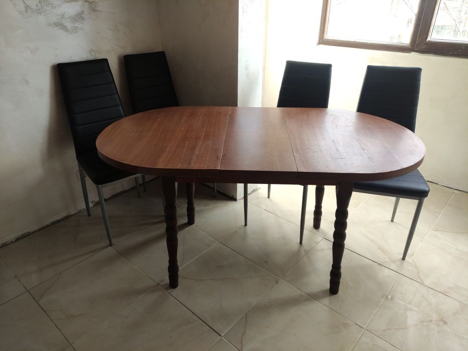 Разтегателна трапезна маса  в комплект с 4 стола