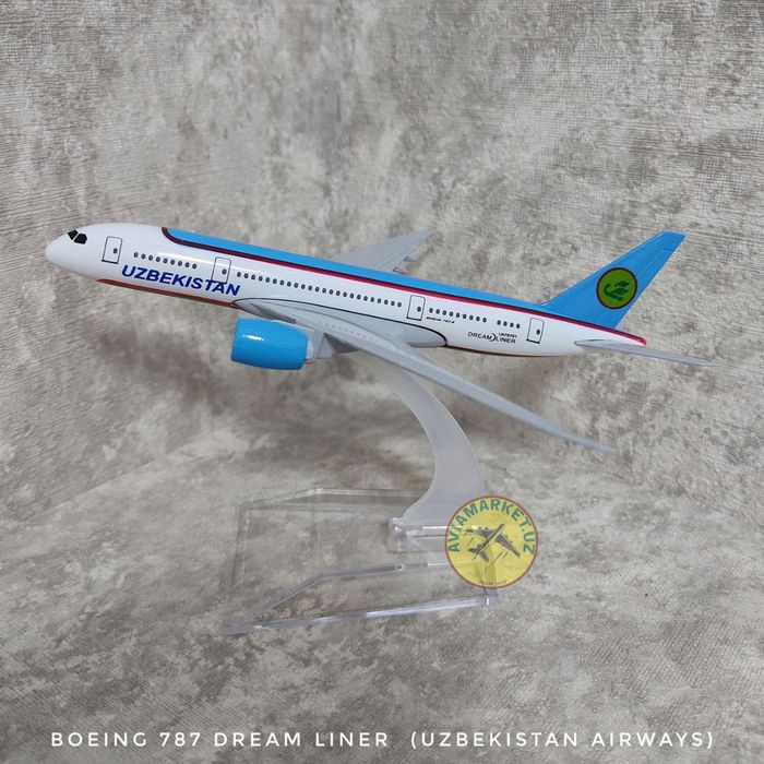 Самолёт модель Boeing 787-800 Dream liner Uzbekistan Airways (сувенир)