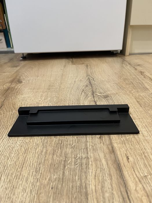 Xbox One S 1TB + Venom станция + Assassin's Creed Odyssey