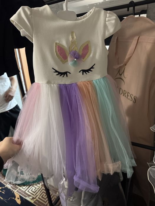 Продам белые платья для утреника .