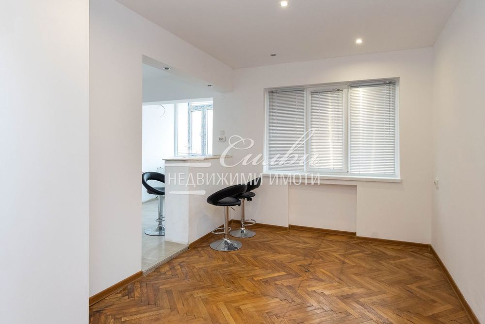 Тристаен ТУХЛЕН апартамент след ОСНОВЕН ремонт – ИДЕАЛЕН Център!!!