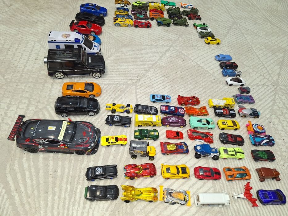 Продам машинки Hotwheels, оригинал.