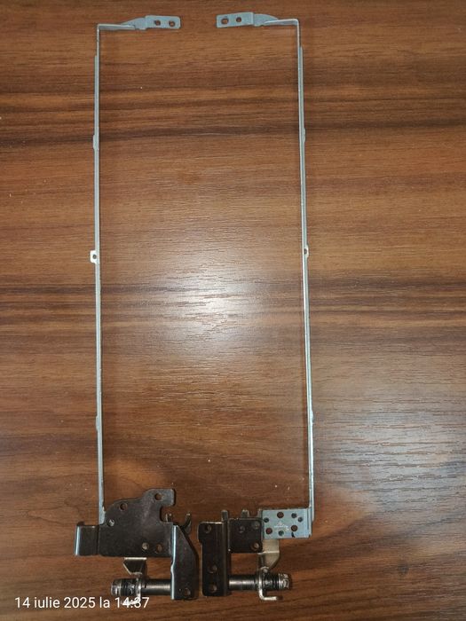 Vând balamale laptop Acer Aspire