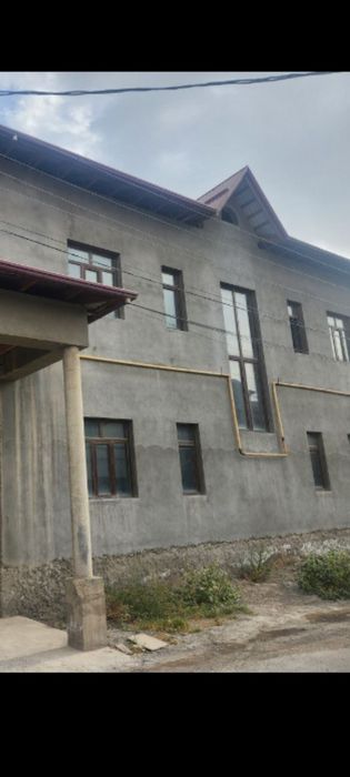 Сергели Шокир арик 5 соток 2 этажа 9 комнат