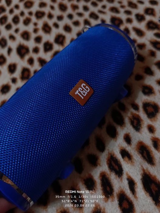 Колонка синего цвета