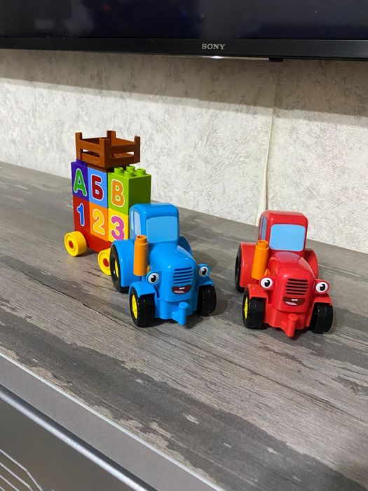 Продам конструктор синий трактор .