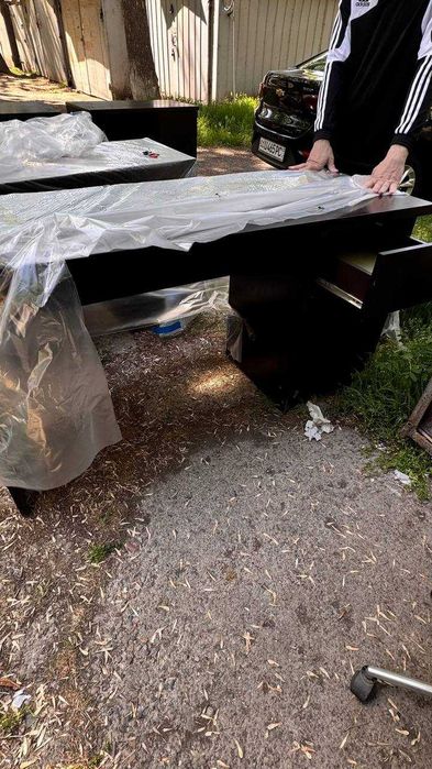 500 т.с. Офисные столы (парты) с ящиками, б/у — 5 штук