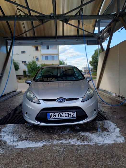 Vând ford fiesta