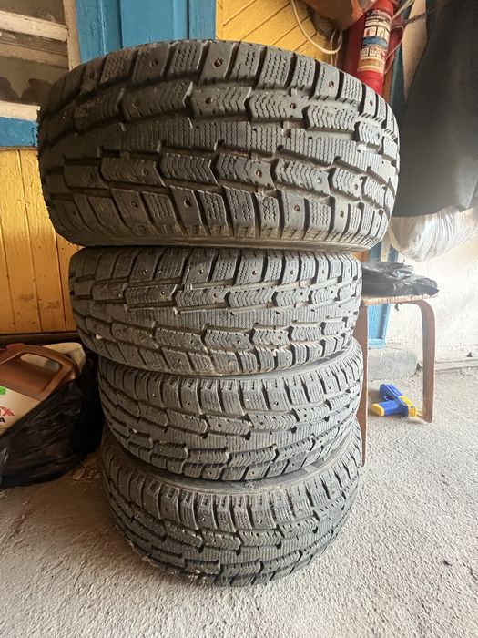 Продам зимнюю шипованную резину