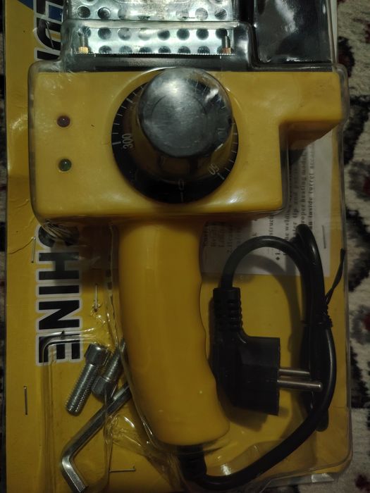 Plastik trubalarni ulaydigan poyalnik sotiladi!