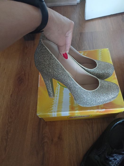 Разпродажба на дамски обувки