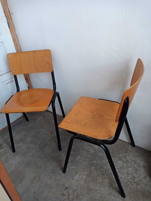 Vand 2 Scaune cu Spătar și Șezut din Lemn pentru bucatarie