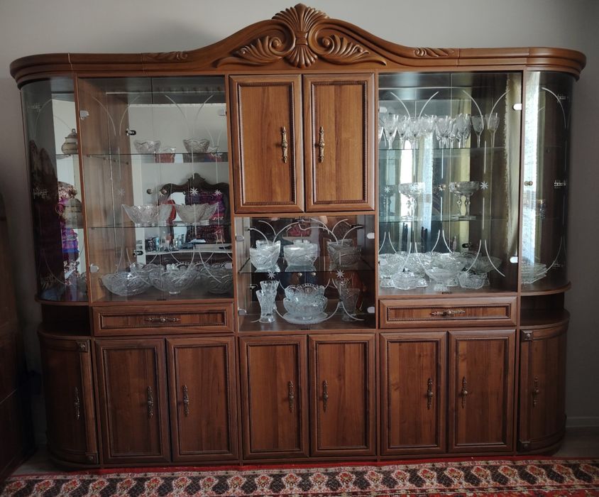 Гостиный Сервант сатылады