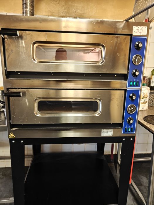 Vând cuptor pizza GGF