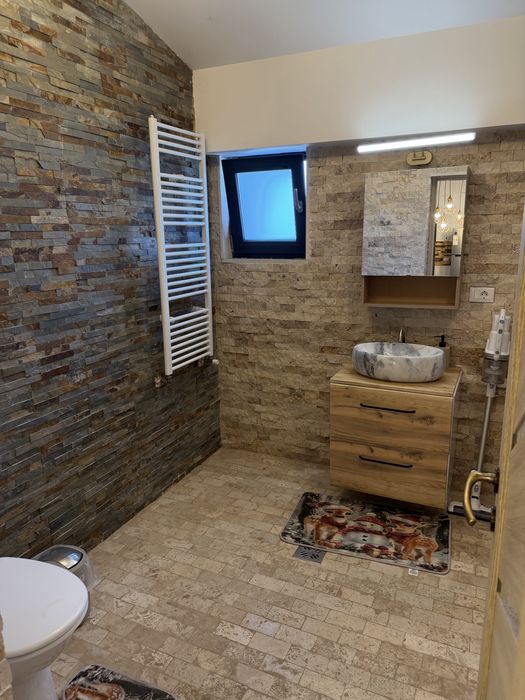 De vânzare Apartament cu 3 camere, terasă generoasă și 3 locuri de parcare – zona 1 Mai, Lidl